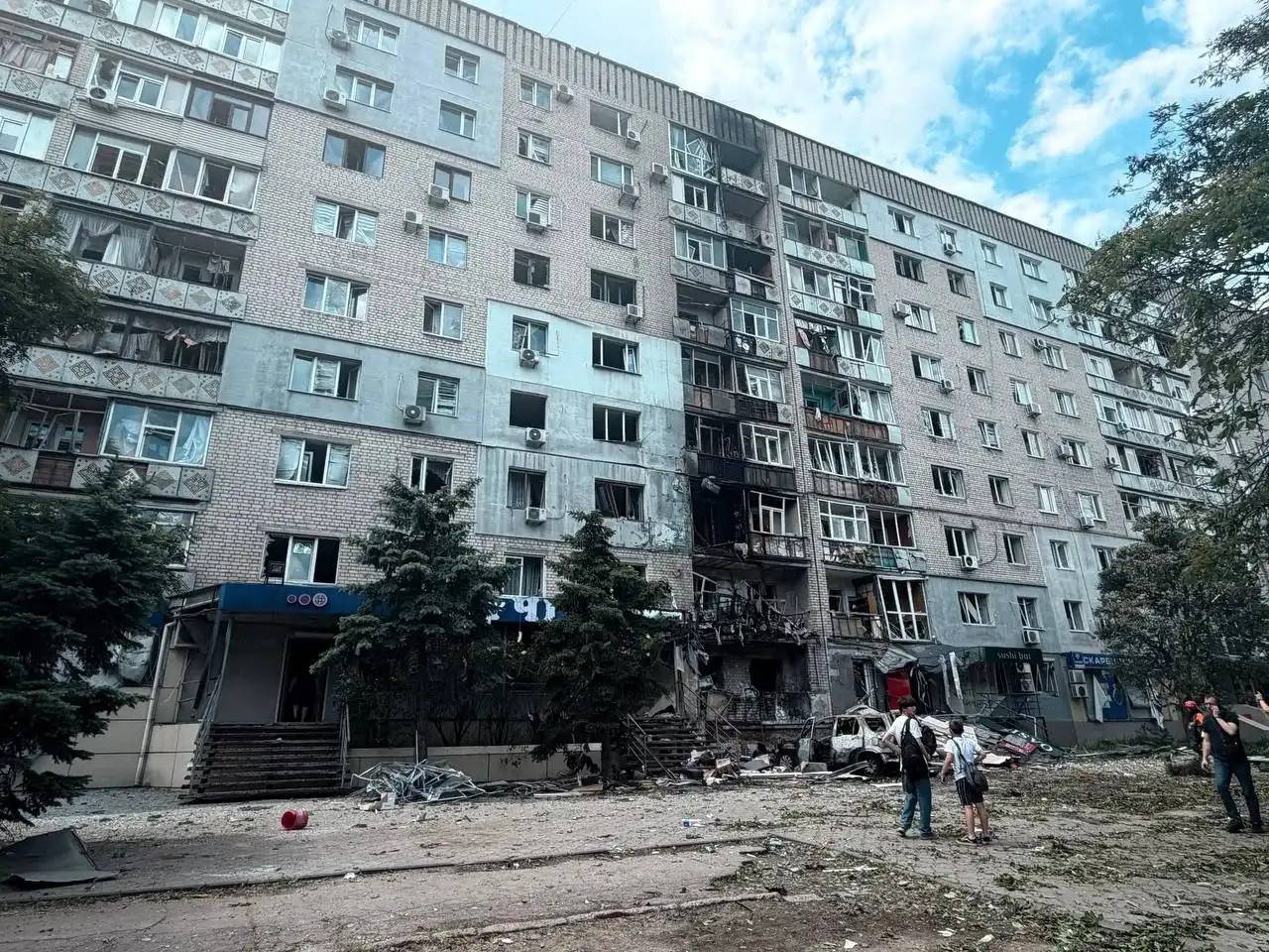 Після удару по Павлограду понад сотня родин отримала матеріали для ремонту пошкоджених осель