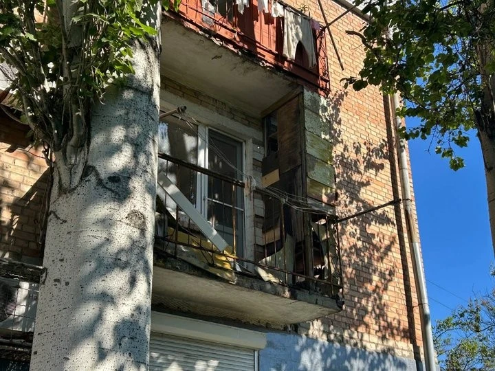 Нічна атака дронів та артилерії на Дніпропетровщину: є постраждалі