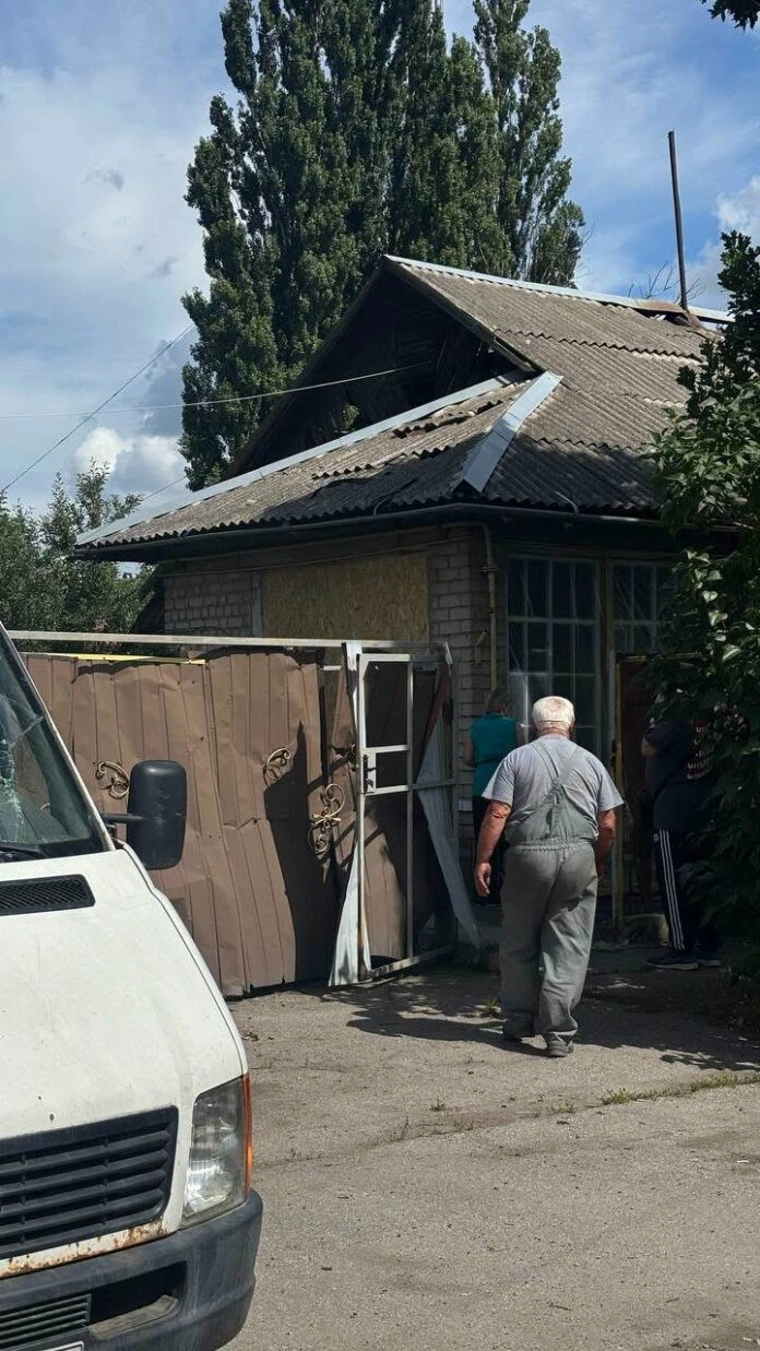 Мешканці Павлограда отримують будматеріали після червневої атаки