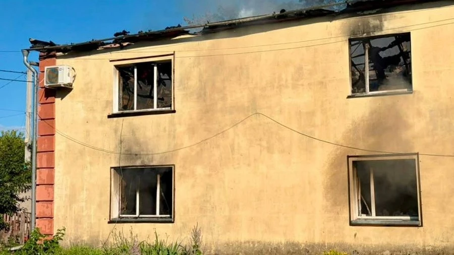 Російський удар по Дніпровському району: пошкоджено оселі та спалахнули пожежі