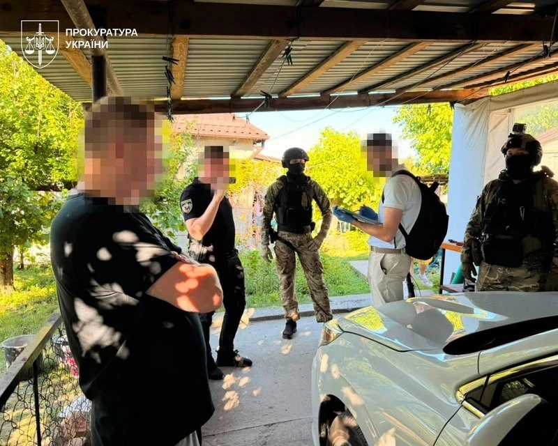 У Дніпрі викрили банду, яка пограбувала волонтера та місяцями вимагала неіснуючий борг