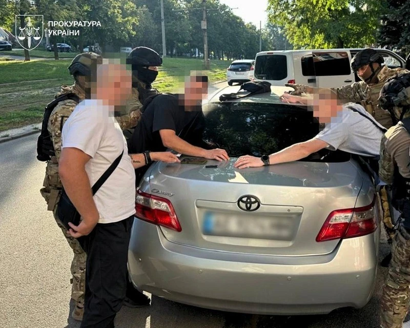 У Дніпрі викрили банду, яка пограбувала волонтера та місяцями вимагала неіснуючий борг