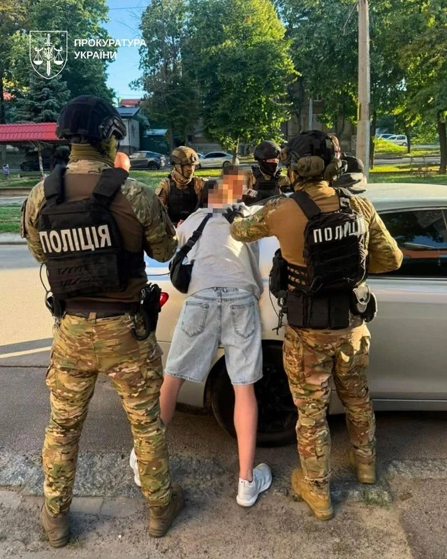 У Дніпрі викрили банду, яка пограбувала волонтера та місяцями вимагала неіснуючий борг