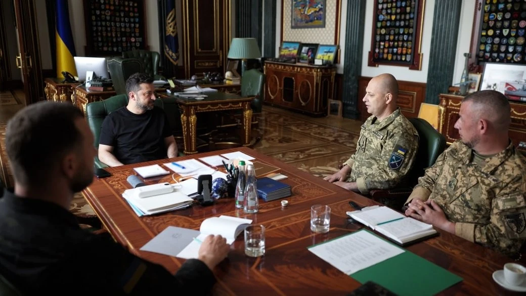 Верховний головнокомандувач провів закриту нараду з військовим керівництвом щодо загроз на передовій